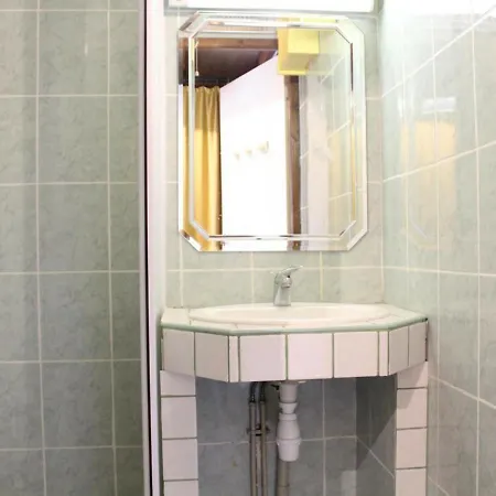 Apartment Mezzanine Climatise Proche Plage, 4 Couchages, Balcon, Tv Et Cuisine Equipee - Fr-1-229c-181 Port-la-Nouvelle